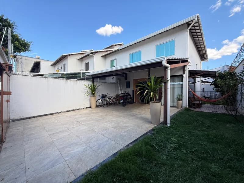 Casa com 3 quartos à venda no Santa Amélia