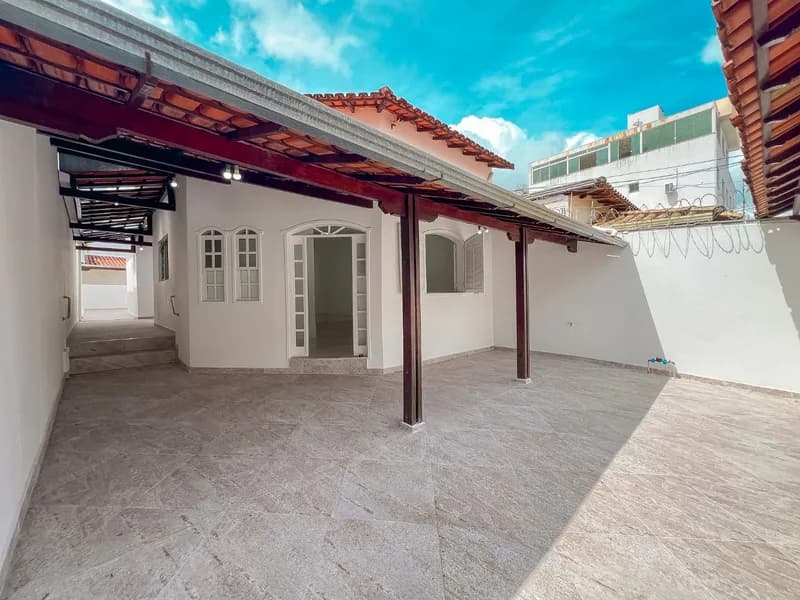 Casa linear com 3 quartos à venda no Santa Mônica