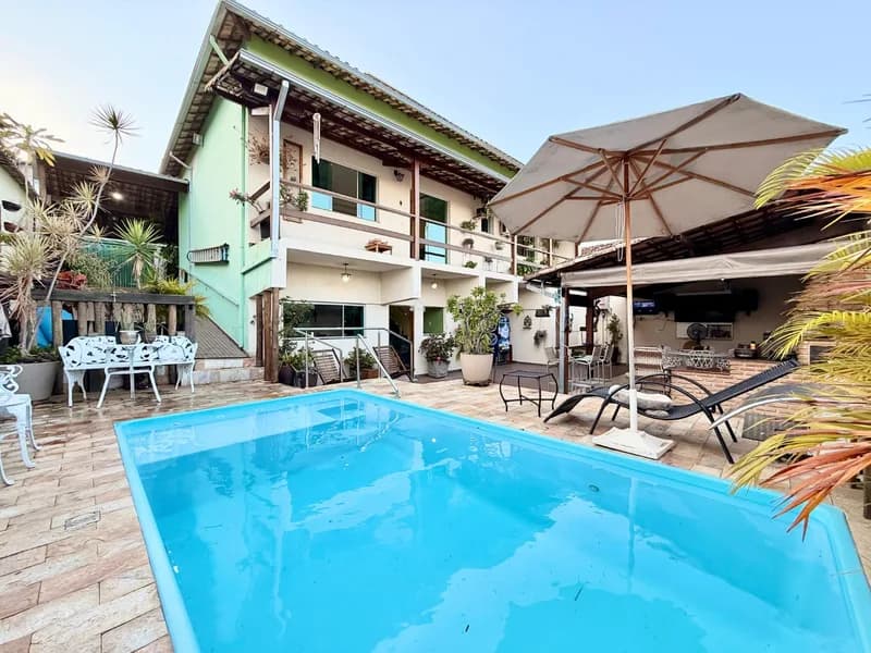 Casa com 3 quartos e piscina à venda no Santa Mônica