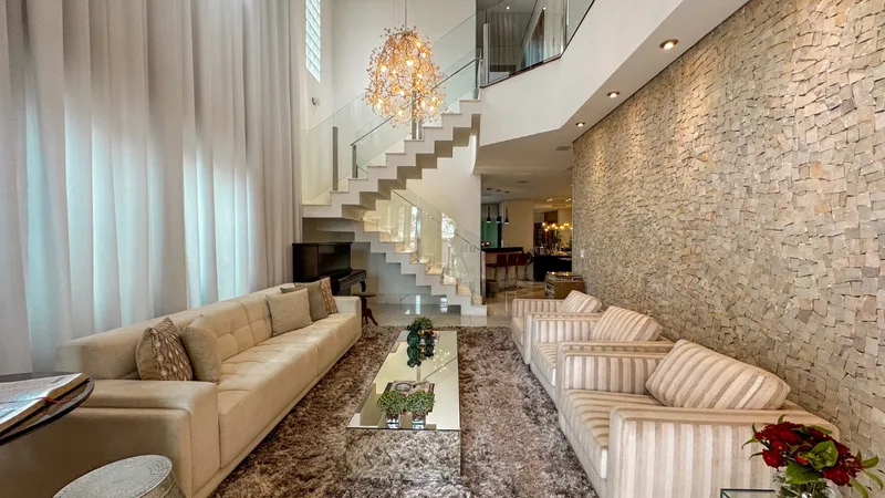 Casa alto padrão com 3 quartos e piscina à venda no Trevo