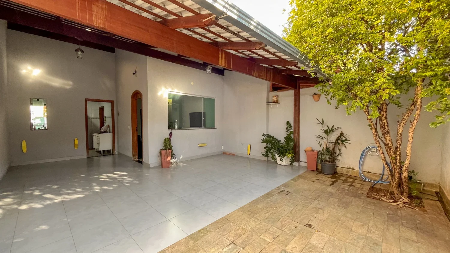 Casa com 3 quartos e 1 suíte à venda no Planalto