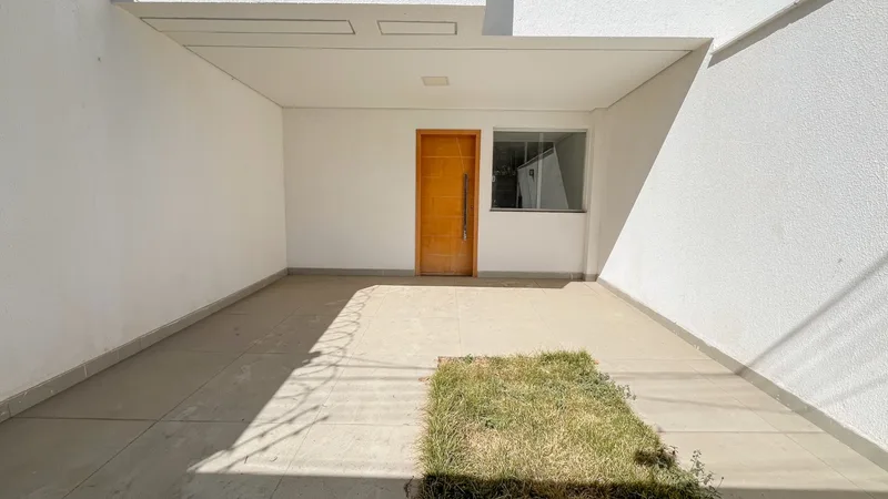 Casa com 3 quartos e quintal à venda no Santa Amélia