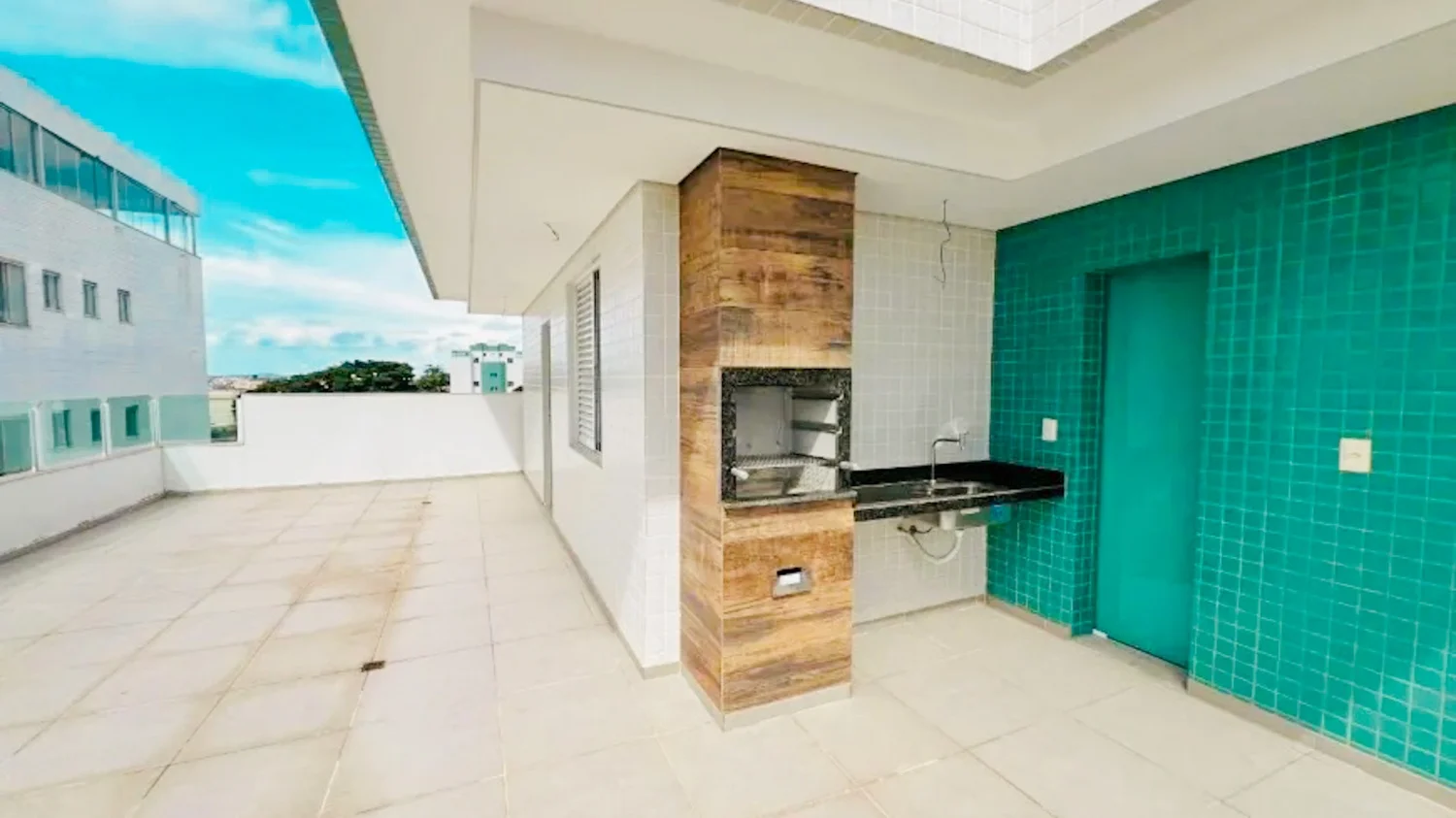 Cobertura com 4 quartos e elevador até o terraço à venda no Itapoã