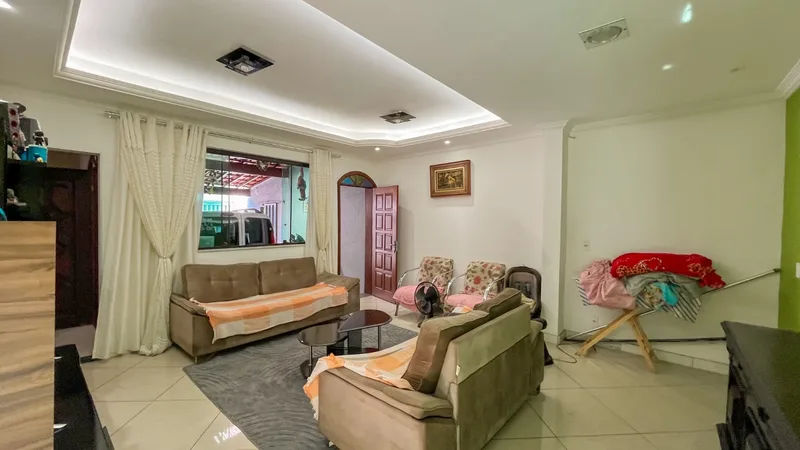 Casa com 3 quartos à venda no Santa Mônica