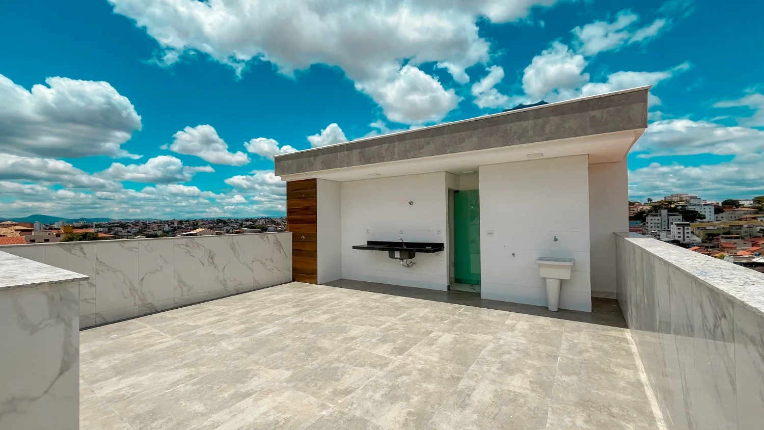 Cobertura com 2 quartos e elevador à venda no Jardim Leblon