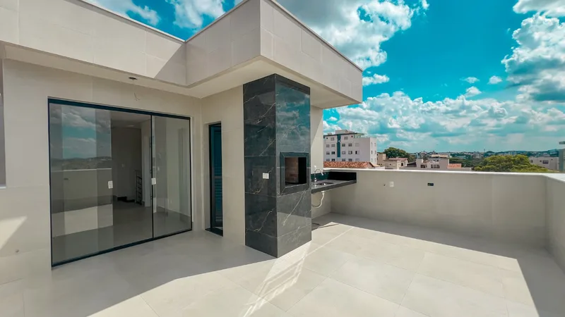 Cobertura 4 quartos e elevador à venda no Itapoã