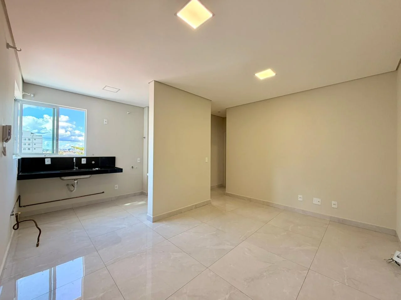 Apartamento com 2 quartos e elevador à venda no Itapoã