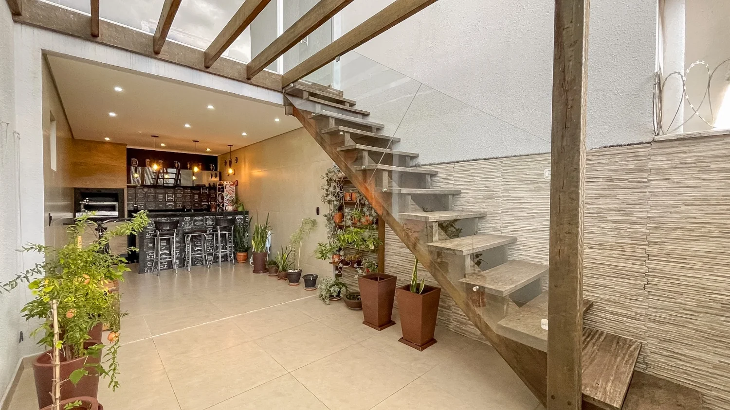 Casa em condomínio com 3 quartos e espaço gourmet à vendano Trevo