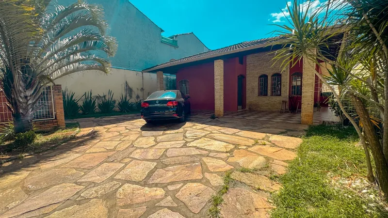 Casa linear com 3 quartos à venda no Braúnas