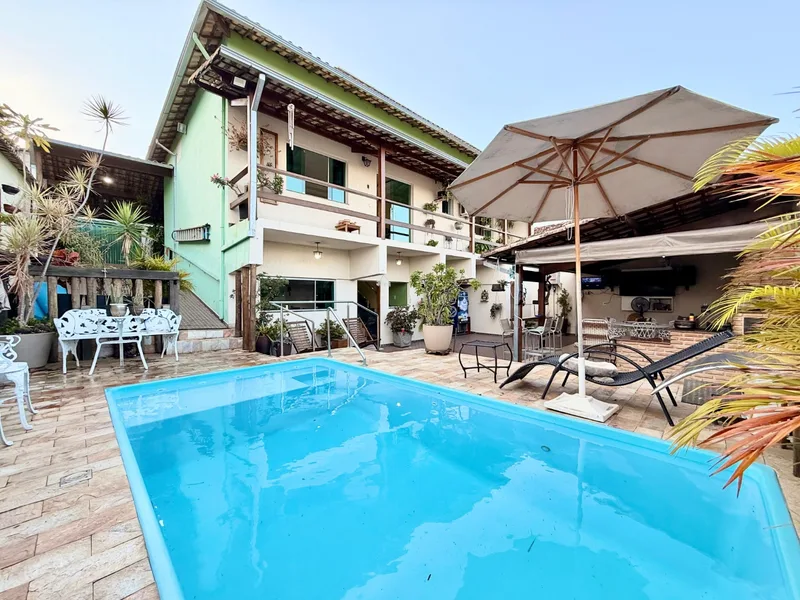 Casa com 3 quartos e piscina à venda no Santa Mônica