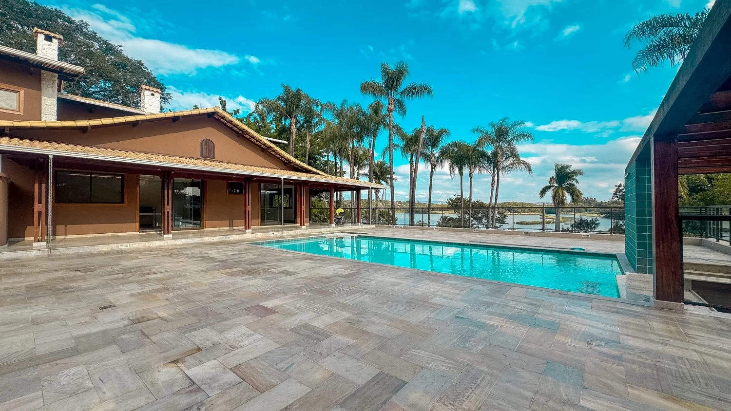 Casa alto padrão na orla da Lagoa da Pampulha