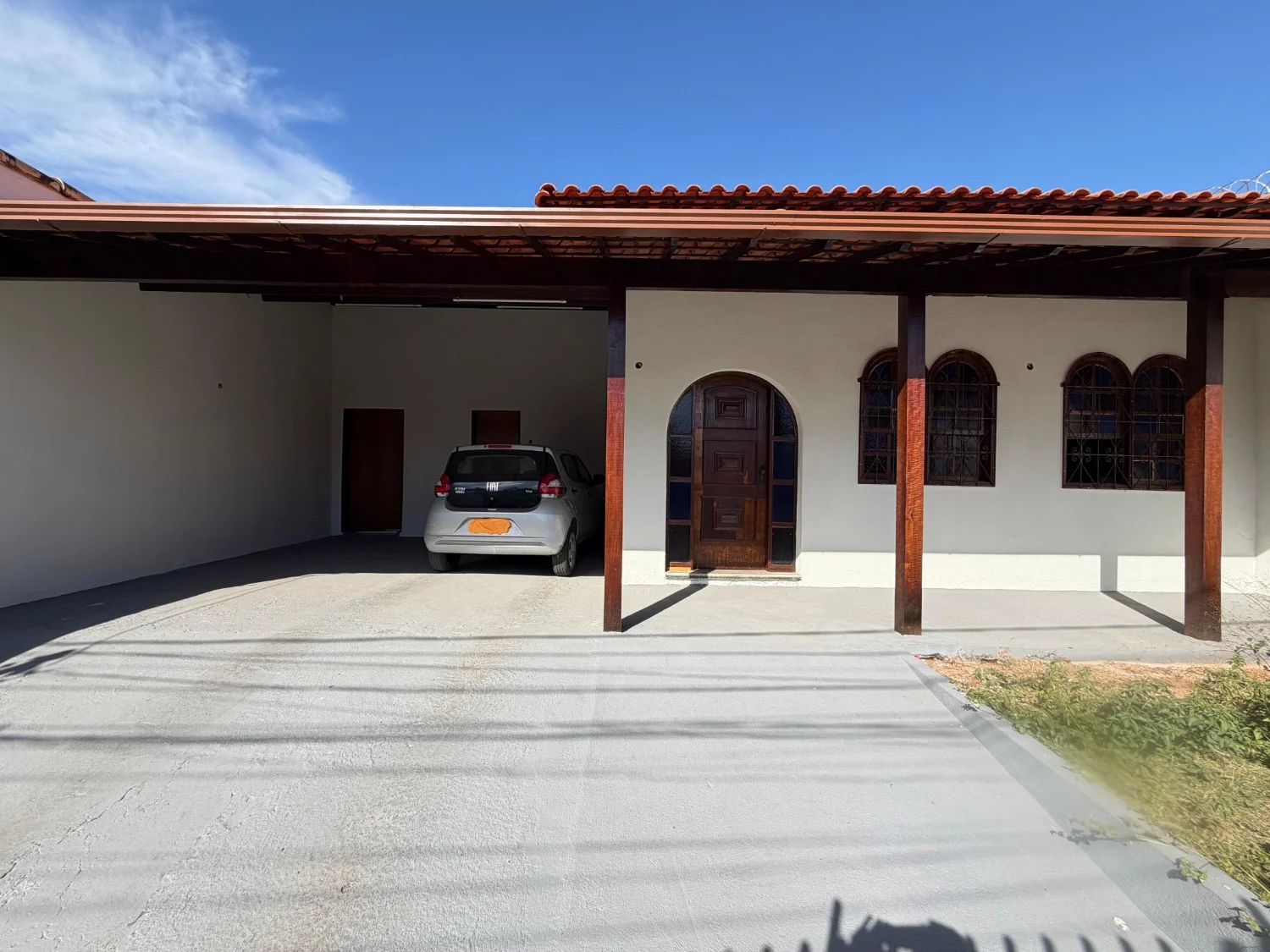 Casa plana com 3 quartos no bairro Santa Amélia
