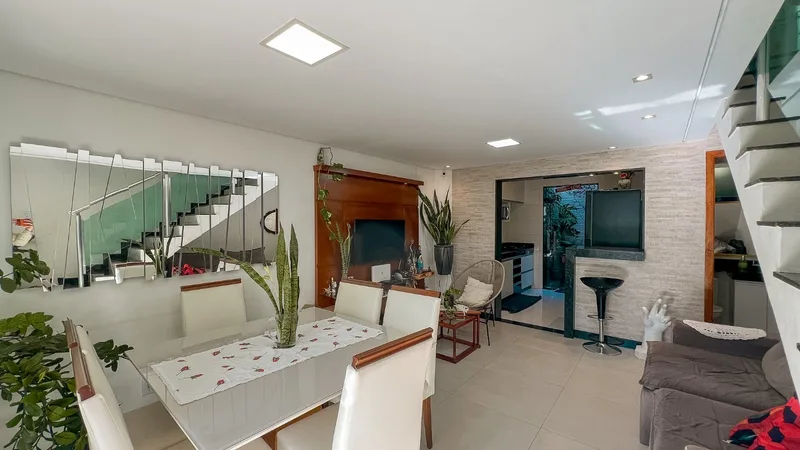 Casa geminada com 3 quartos à venda no Santa Mônica
