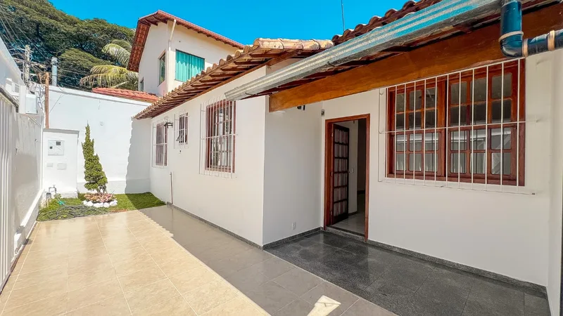 Casa linear com 3 quartos à venda no Dona Clara