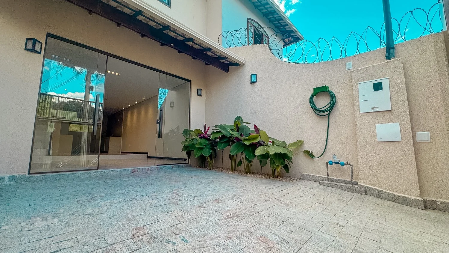 Casa geminada com 3 quartos à venda no Letícia