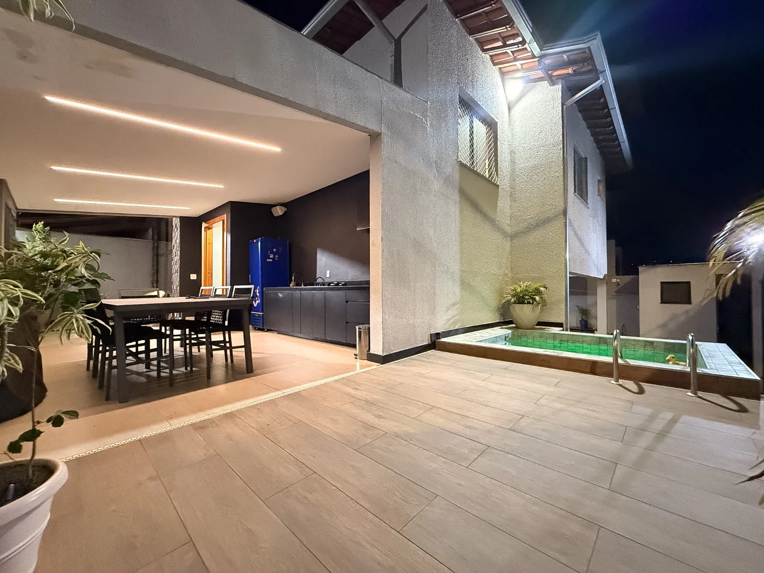 Casa geminada com 4 quartos à venda no Santa Amélia